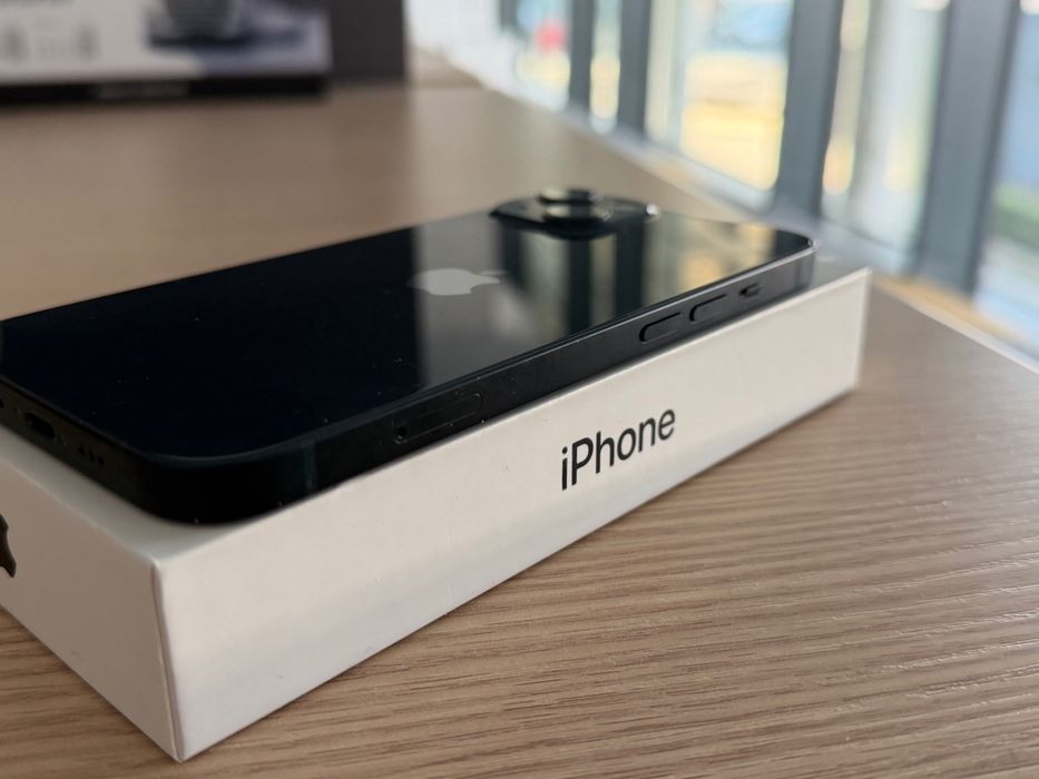 Apple iPhone 13 – 128GB – Midnight (Черен)