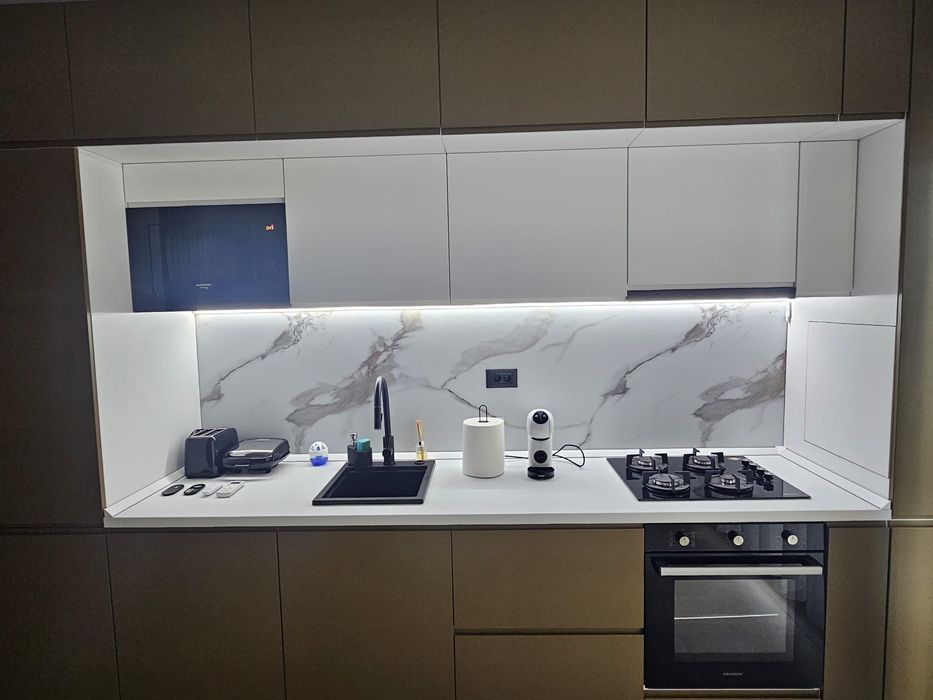 Închiriez apartament 2 camere Alezzi Odyssey – parcare subterană – Mamaia Nord
Descriere anunț