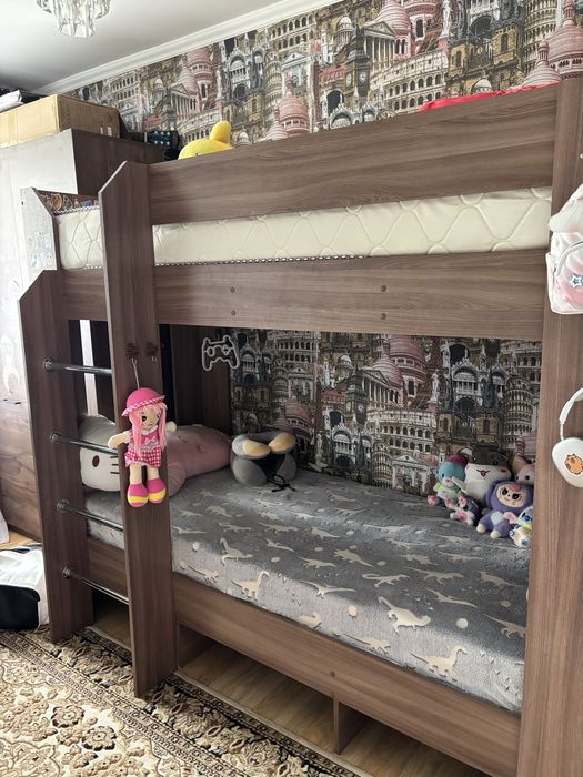 Продам двухьярусную кровать