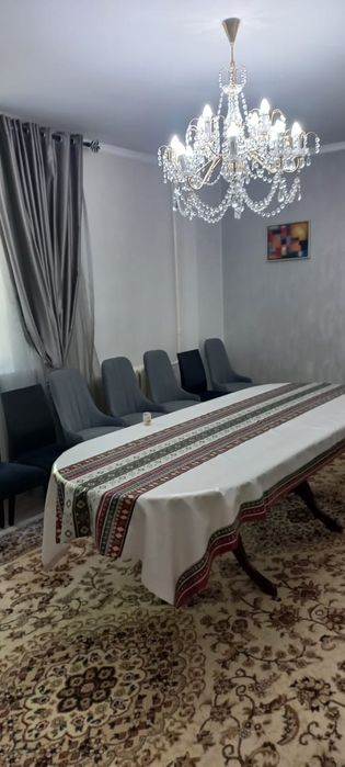 Стол и 8 стульев