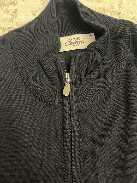 Продам кофту Corneli