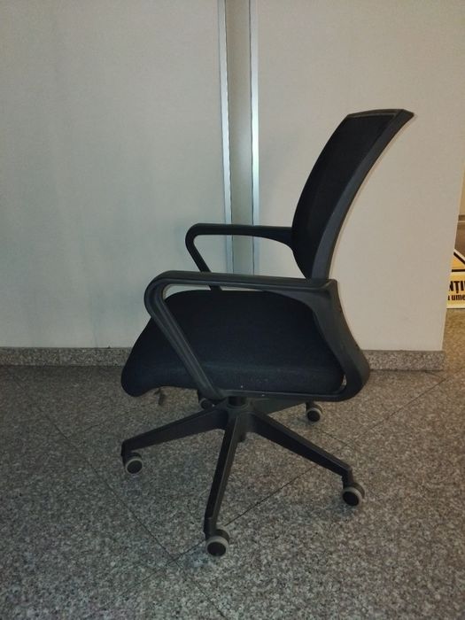 Scaun de birou ergonomic, spătar Mesh, Negru – Stare excelentă