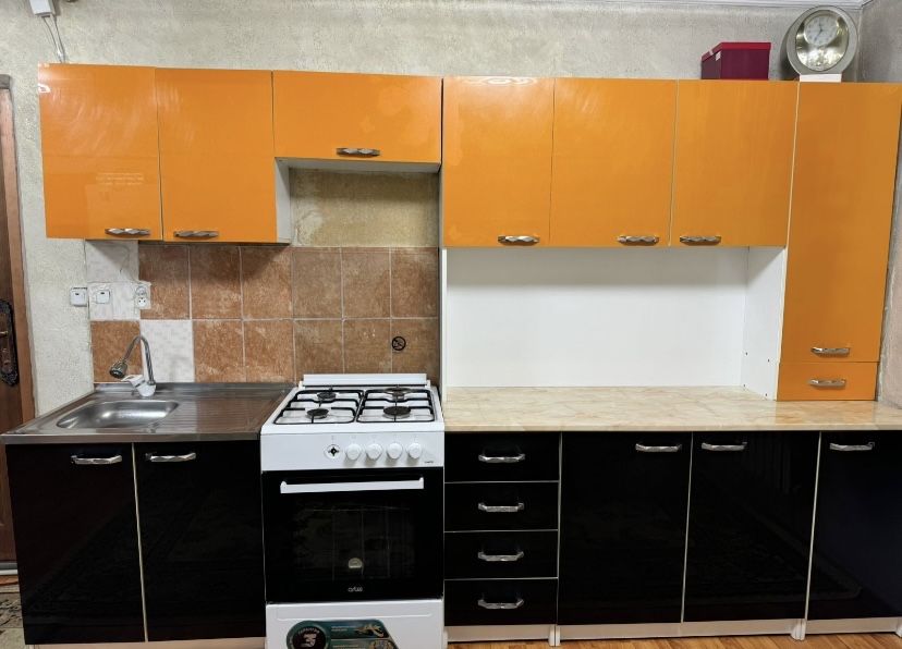 Продается стулья и кухонный гарнитур