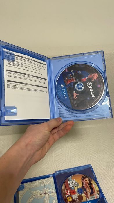 Vând ps 4 pro perfect funcțional