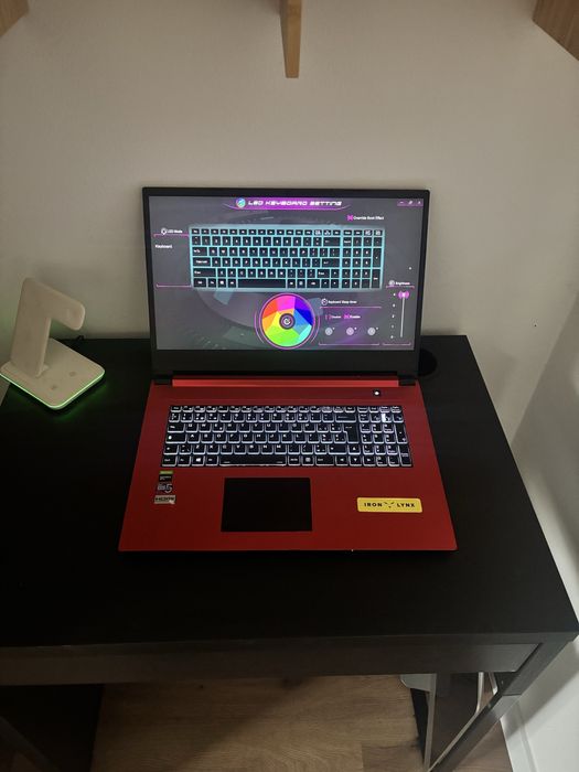 Clevo Gaming 17,3”• Procesor i7-9750H• 16gb ram• Gtx 1650• SSD 512