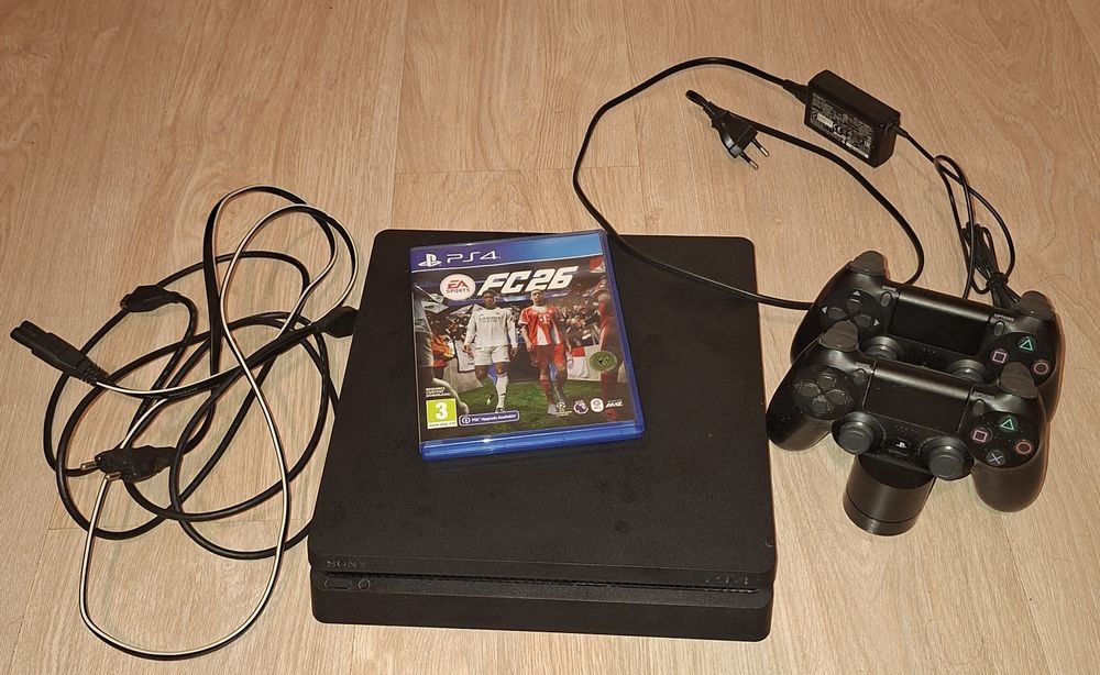 Vand ps4 cu 2 manete si fc26