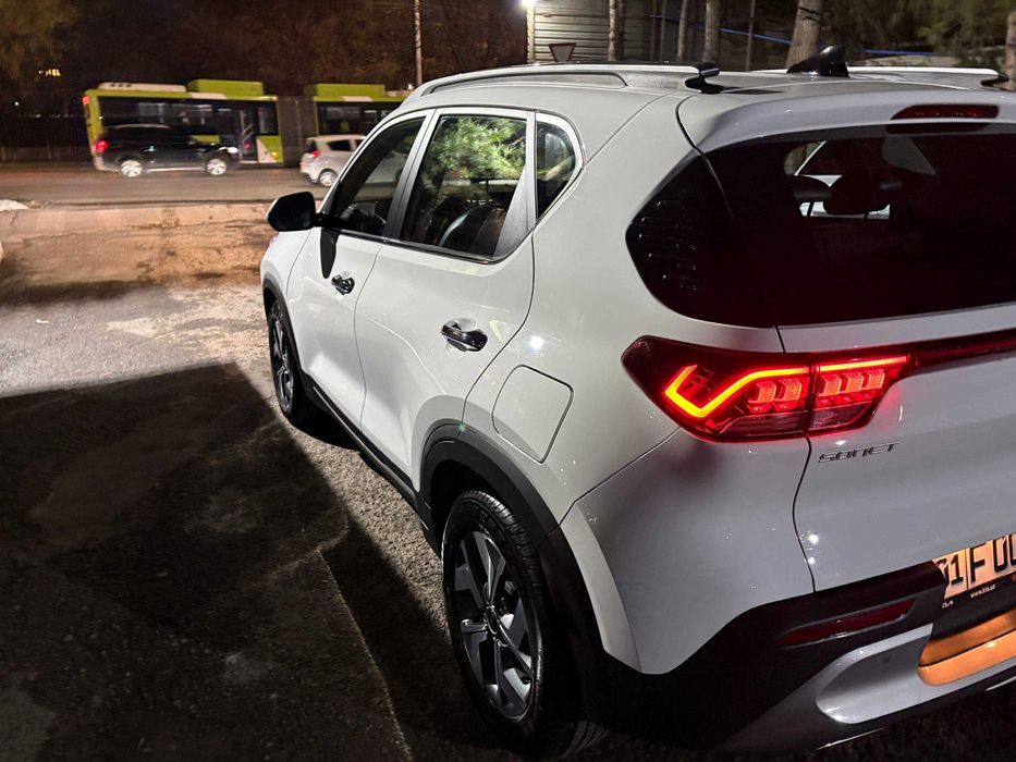 KIA Sonet 2024, максимальная позиция, белый