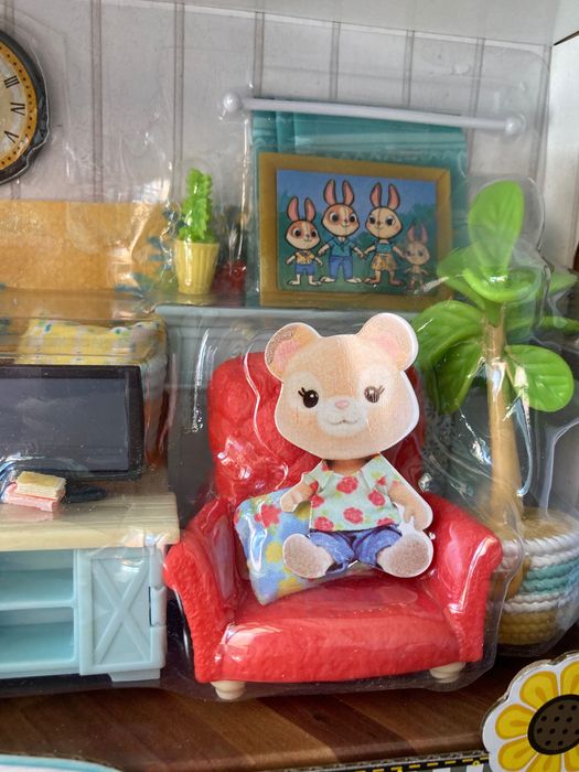 Honey bee acres cozy living room