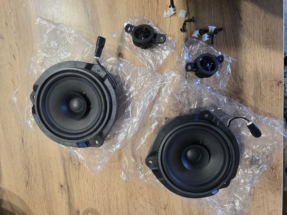 Динамики в машину