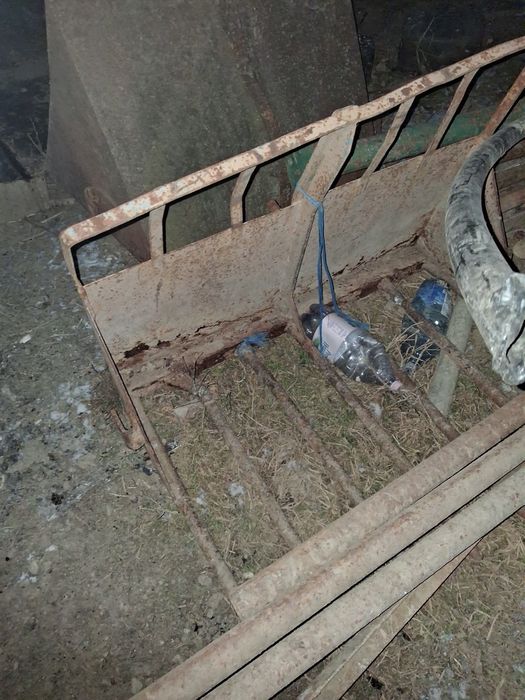 Încărcător de spate cu două cupe   3500 ușor negociabil