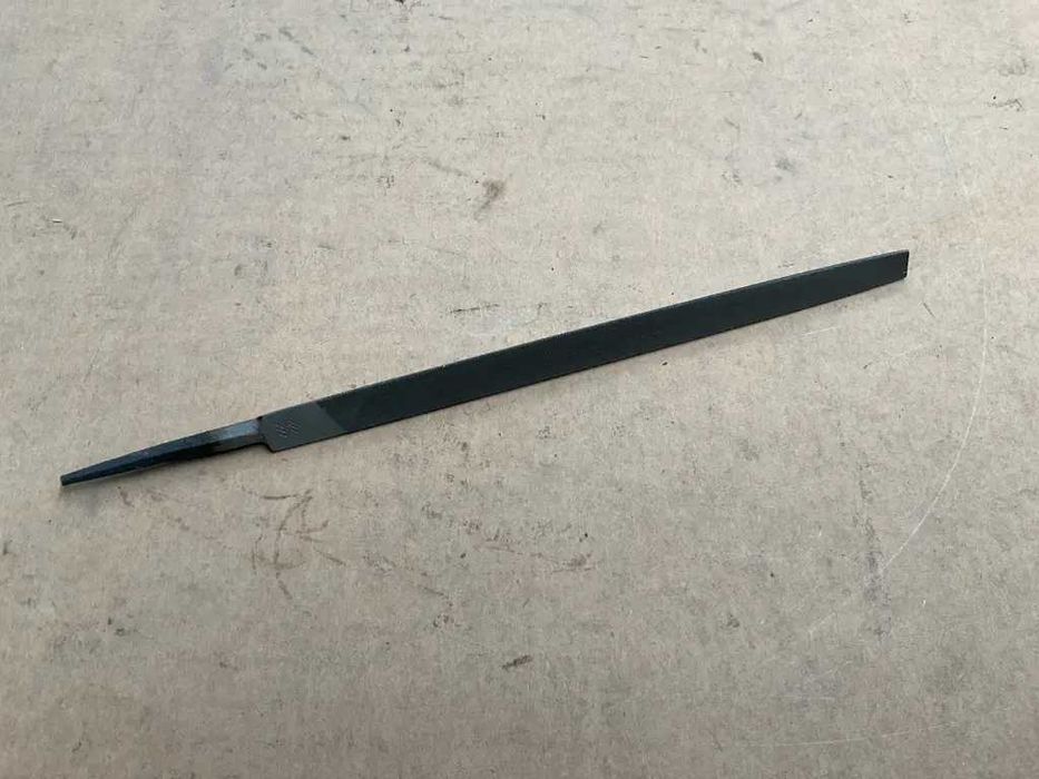 Pila triunghiulara fina 20 cm.