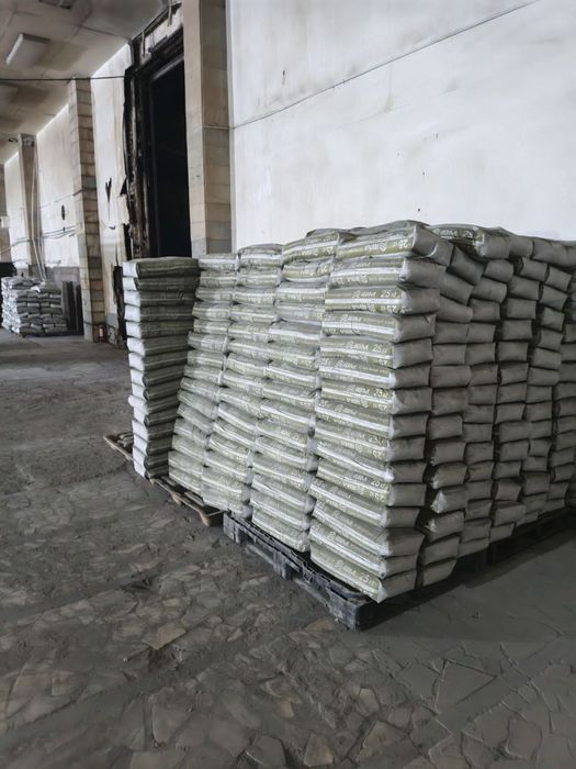 качествиные кафелный и для блоков и фасадные клейи от 23000 до 35000