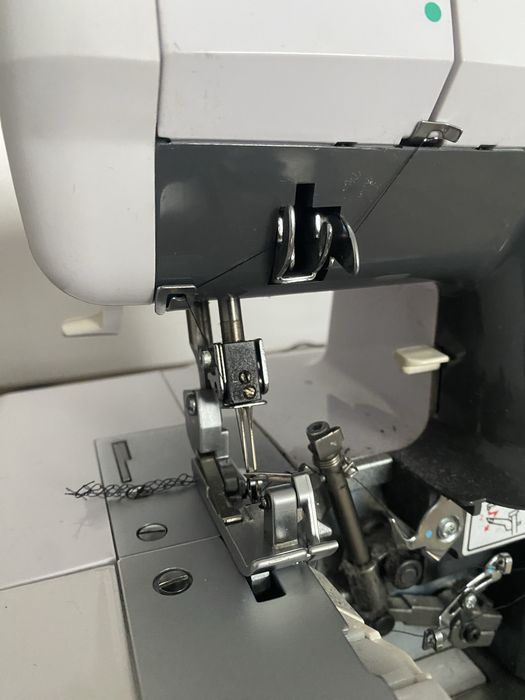 Masina de surfilat PFAFF