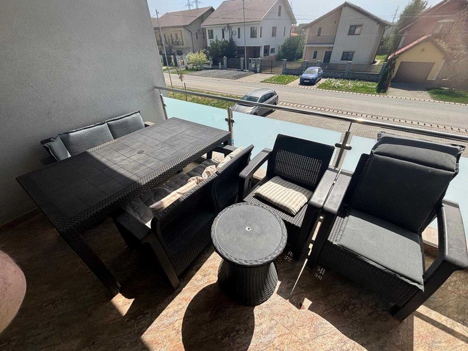 Masa + scaune + bancuta + măsuță buturi pentru terasa - OFERTA