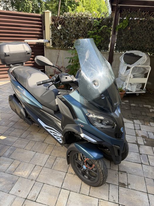 PIAGGIO MP3 530 EXCLUSIVE 2023 – 4.500 km (Achiziționat de nou din România)