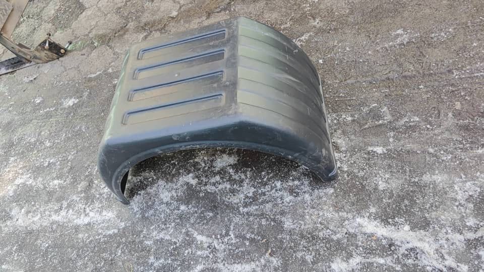 Подкрылки на бортовой и будку Спринтер