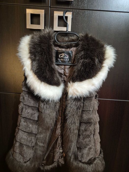 Vesta blana artificiala