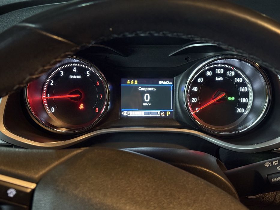 Tracker-2 Premier Qora 2022 yil. Probeg 62,0 km srochno 14 500$