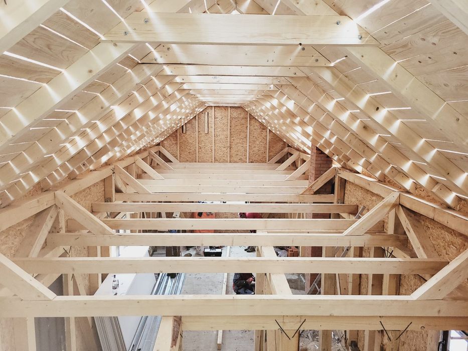 Montaj acoperișuri și reparații de urgență dulgherie