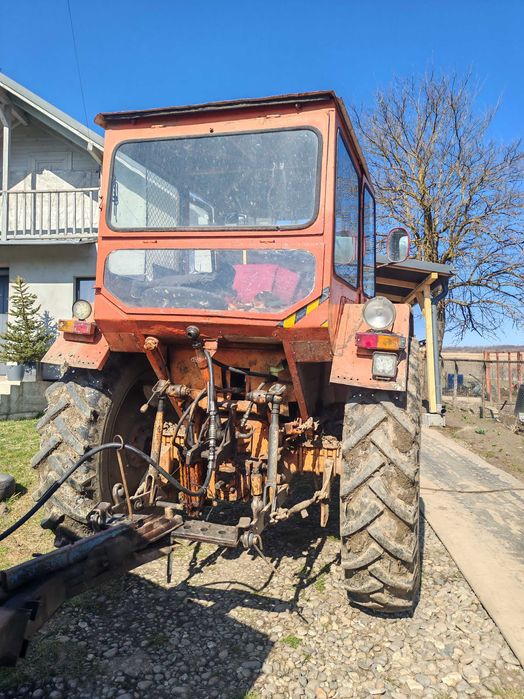 Tractor Universal 650