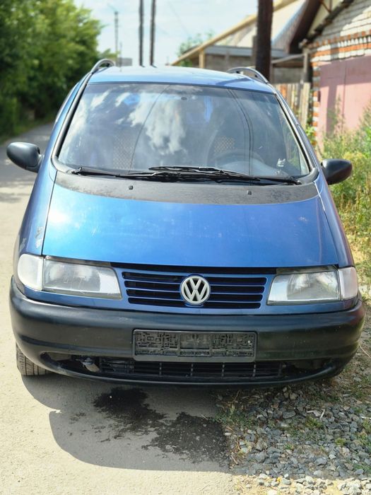 Идеальный семейный трансформер: Volkswagen Sharan в отличные руки!