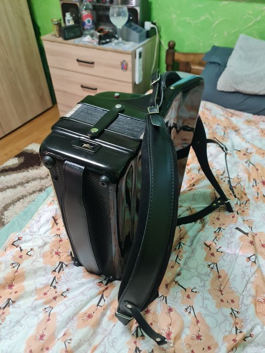 продавам спешно акордеон  S4  перфектен