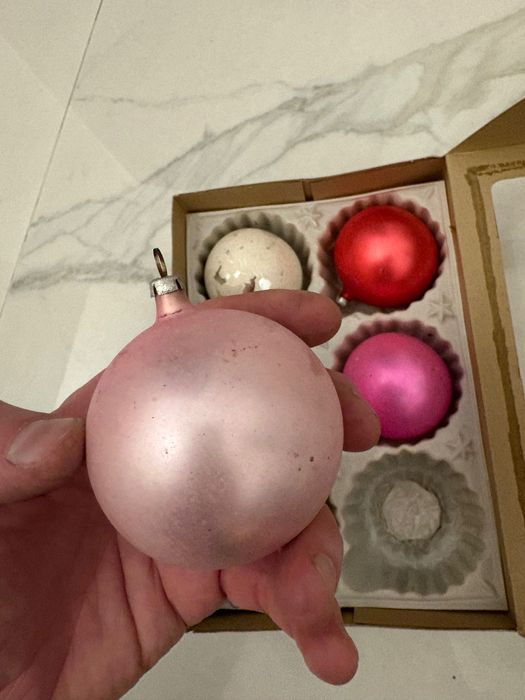 Set 6 globuri brad craciun rare în cutia originală roz alb anii 1947