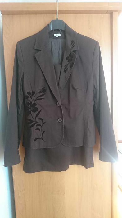 Vand costum GUARA , maro ciocolatiu cu apilcatii de catifea