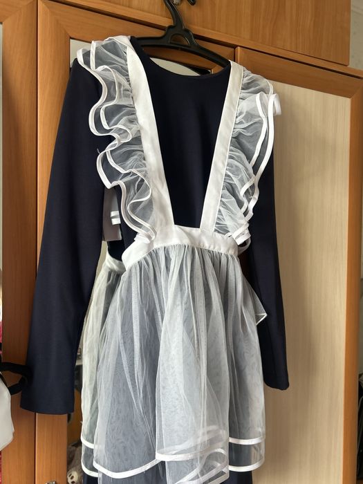 Школьное платье с фартуком