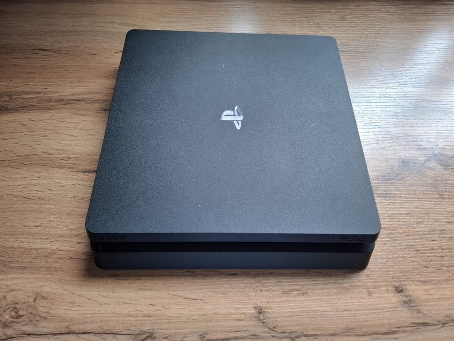 Продам PlayStation 4