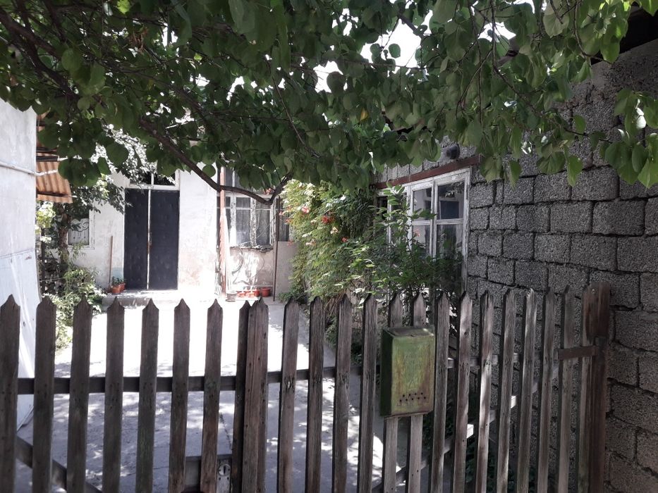 Продаётся участок 2.5 сотки с домом.