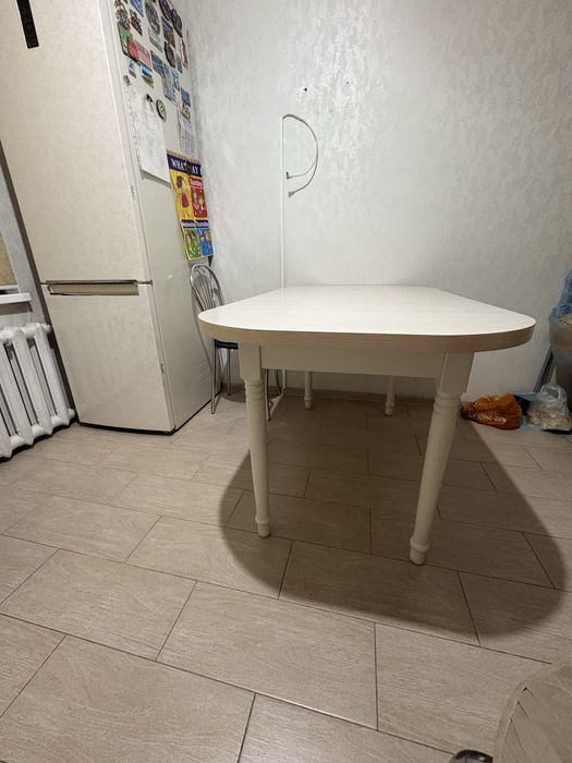 Кухонный стол на кухню