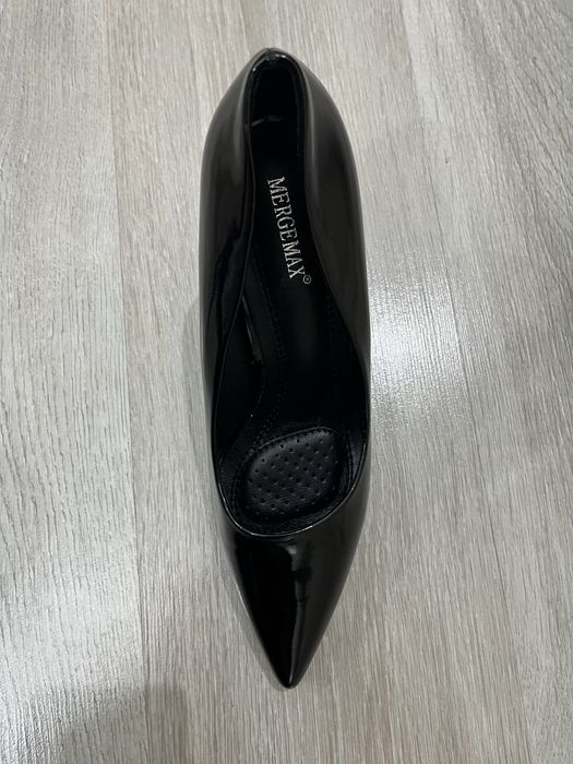 Черные лакированные туфли