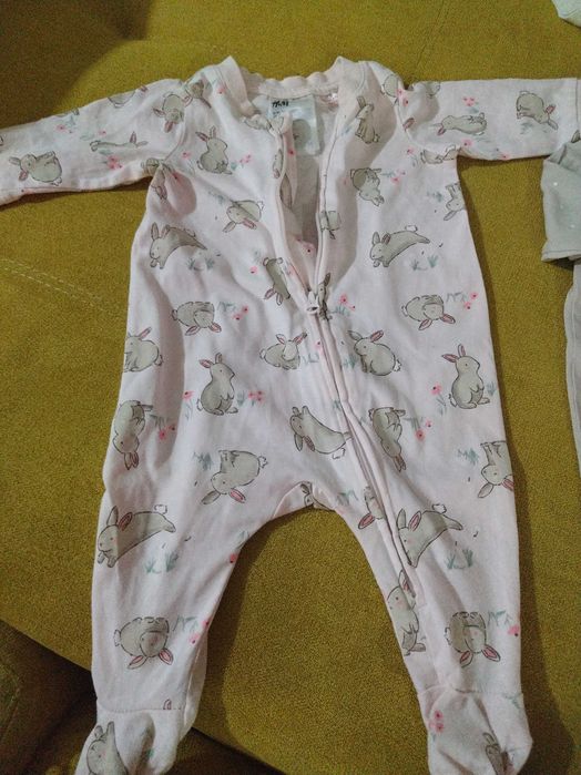 Set haine fetita, 0-3 luni, in conditii bune,pretul este pt tot lotul!