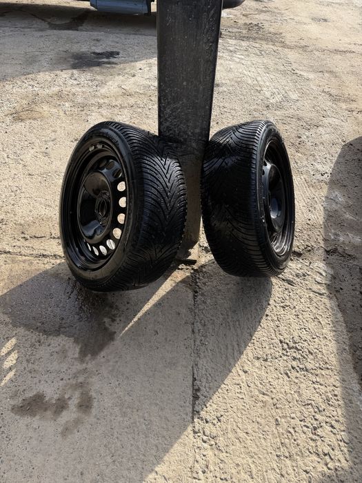 Roți de iarnă stare foarte bună 215 50 R17