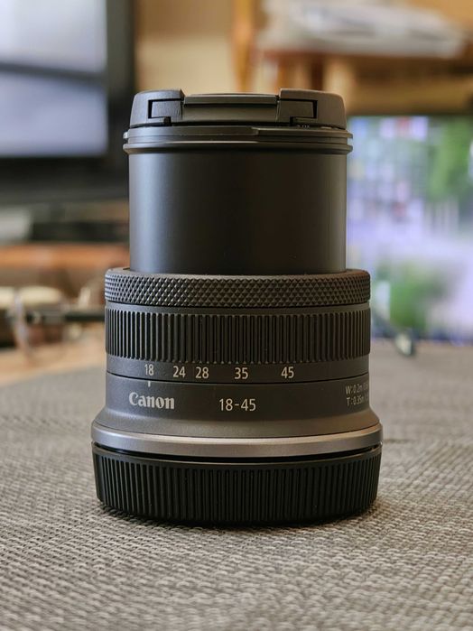 Продавам обектив Canon RF-S 18-45 IS STM