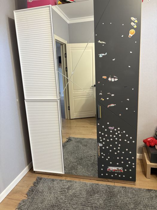 Шкаф,кровать,стол,тумба