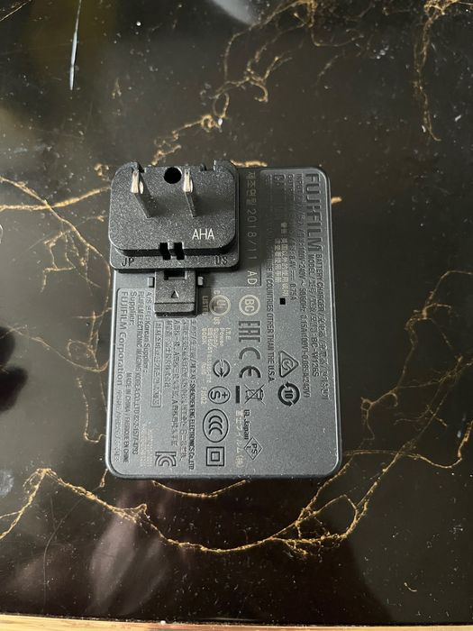 Зарядно устройство FujiFilm BC-W126S