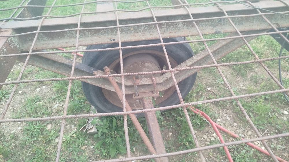 Vând remorca pentru tractor