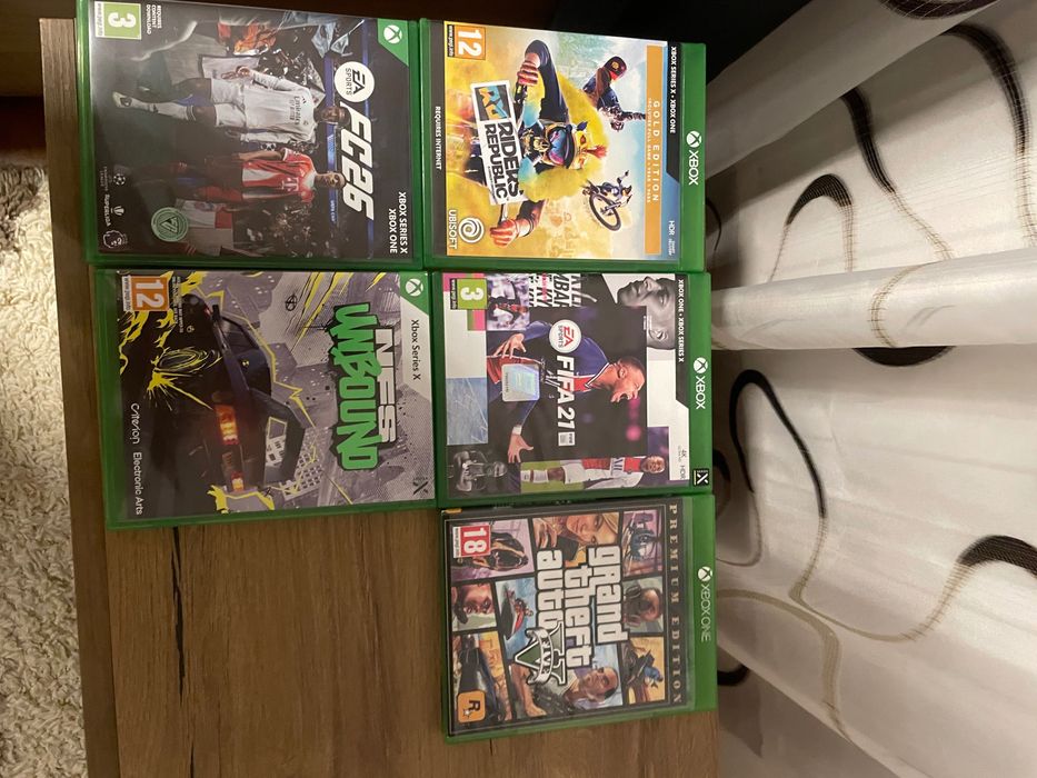 Xbox series x în stare impecabilă