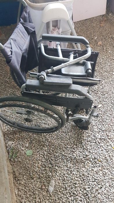 Инвалидная коляска.