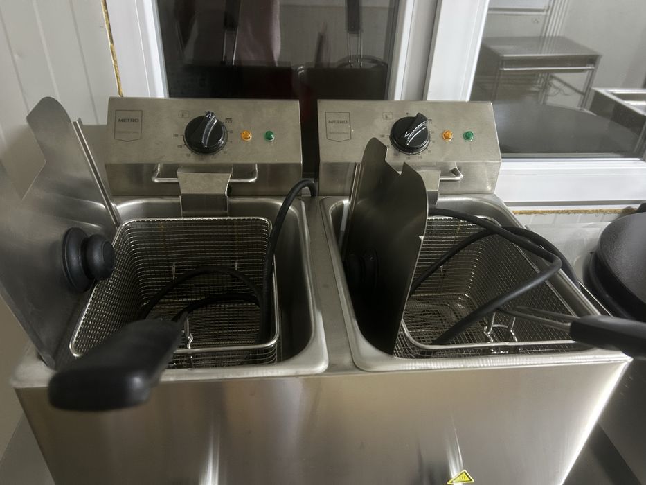 DE VÂNZARE – Container Fast-Food complet echipat, la cheie