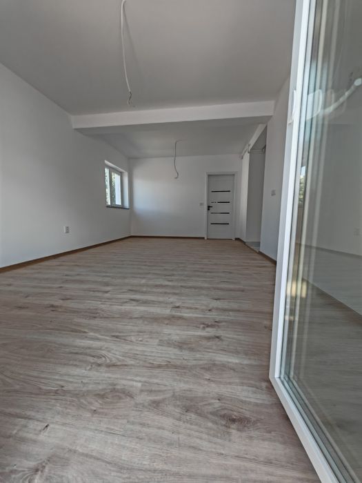 Apartamente noi  intabulate, cu predare imediata ,în zona centrala!