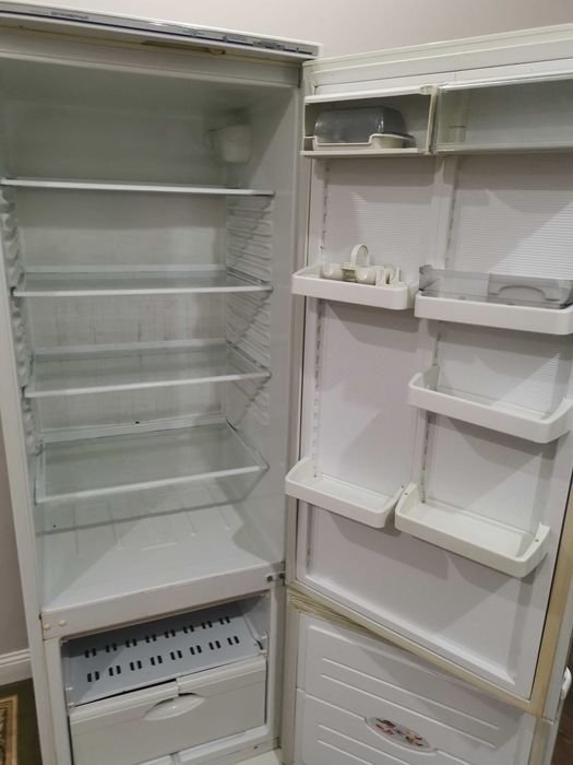 Холодильник продается.