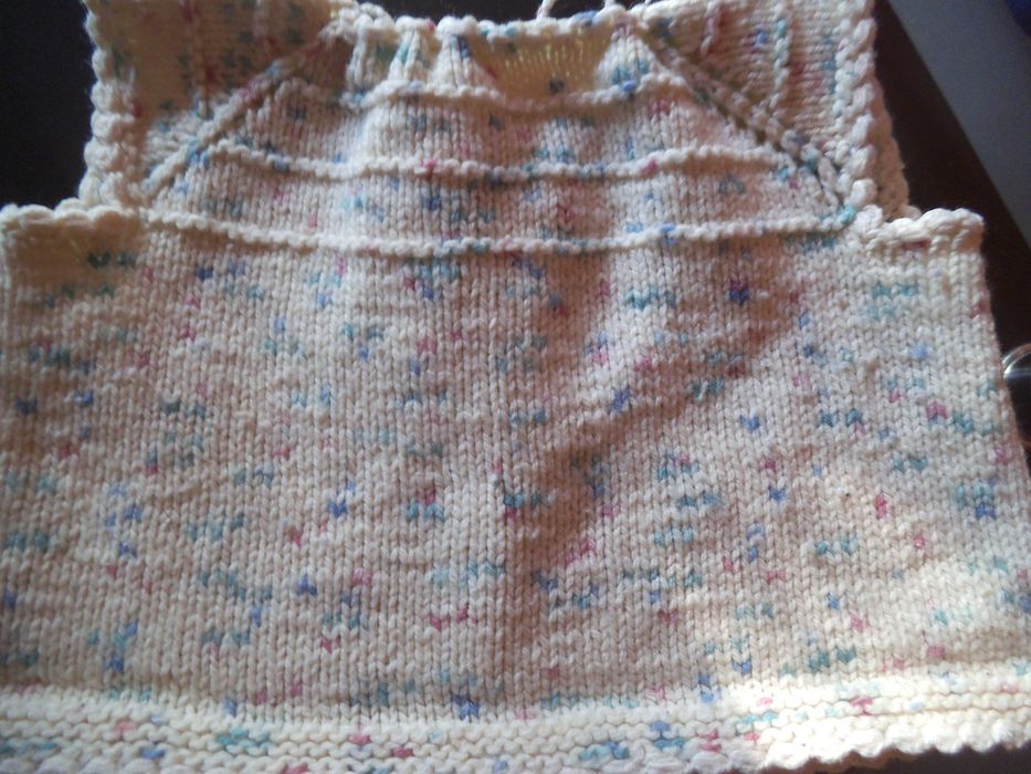 Детски ръчно плетени дрехи