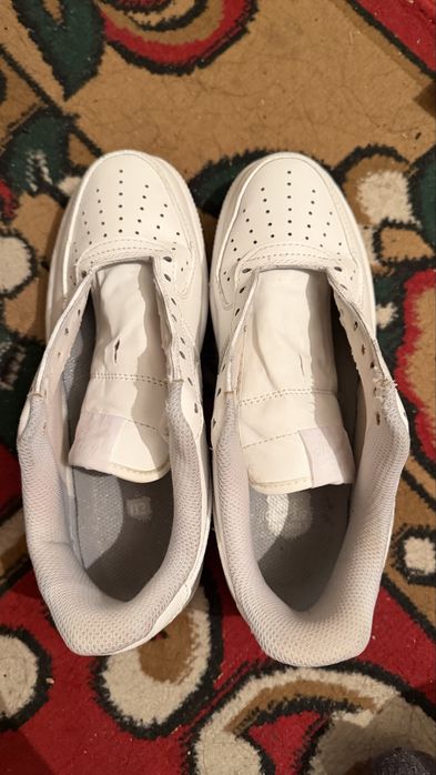 Продается Найк кроссовки