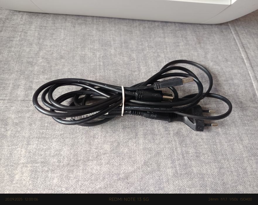 Vând imprimanta HP DeskJet 2320