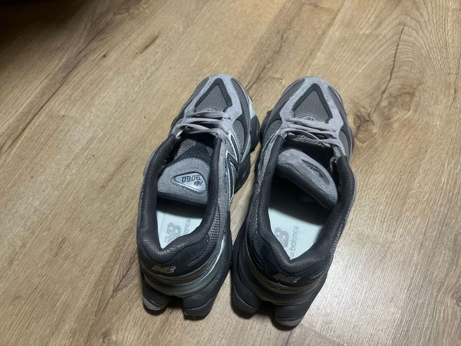 New Balance 9060 alb cu rosu