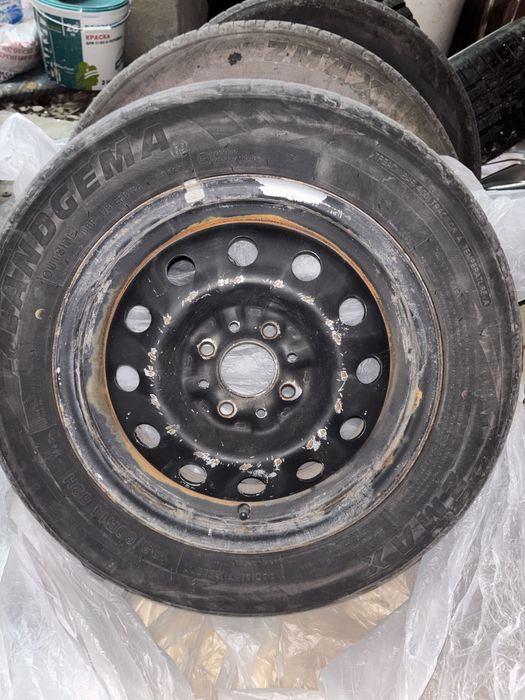 Продам 4 диска с резиной в отличном состоянии