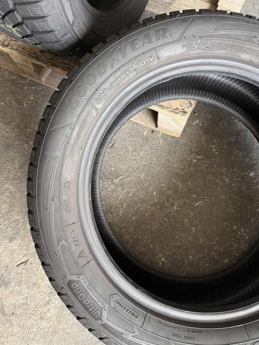 2 anvelope iarna 225/55/17 , GoodYear !